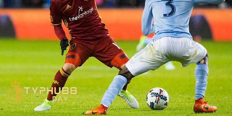 Tìm Hiểu Hậu Vệ là gì Trong Môn Thể Thao Vua Cùng Typhu88 1 Typhu88 tìm hiểu khái niệm về Hậu Vệ là gì trong bóng đá